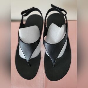 Black size 8 back strap Fitflop thong sandals.